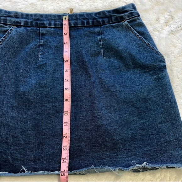 Forever 21, Raw Hem Back Zip Denim Skirt, Size Large - Picture 14 of 15